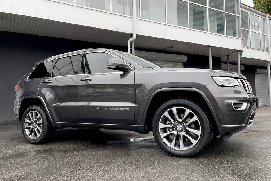 Продам Jeep Grand Cherokee Overland  2017 года в Киеве