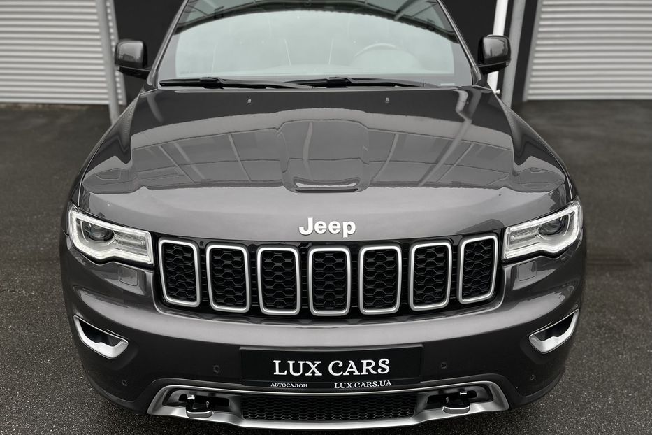 Продам Jeep Grand Cherokee Overland  2017 года в Киеве