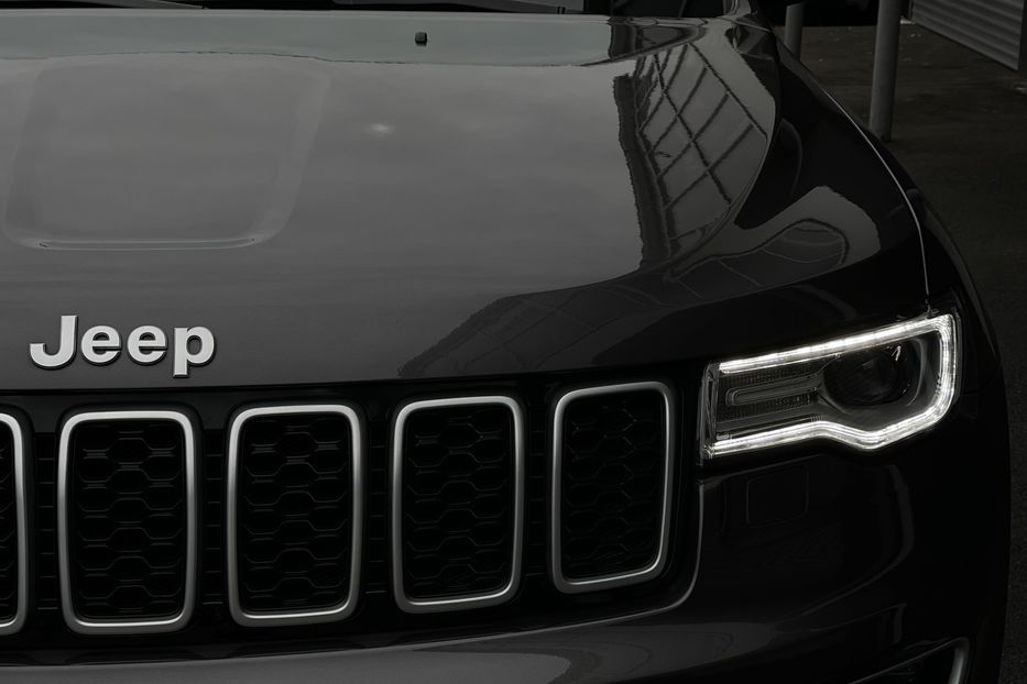 Продам Jeep Grand Cherokee Overland  2017 года в Киеве