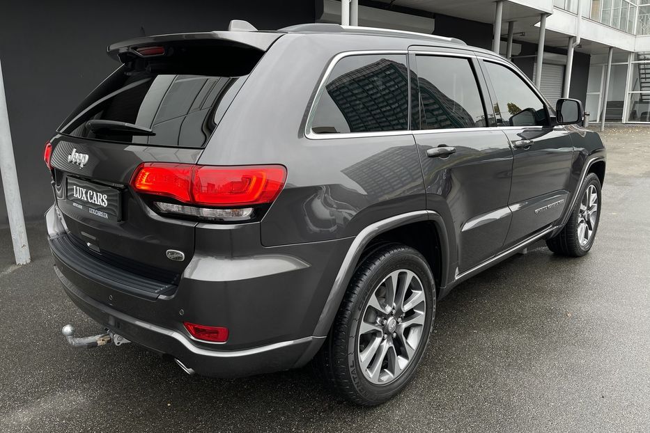 Продам Jeep Grand Cherokee Overland  2017 года в Киеве