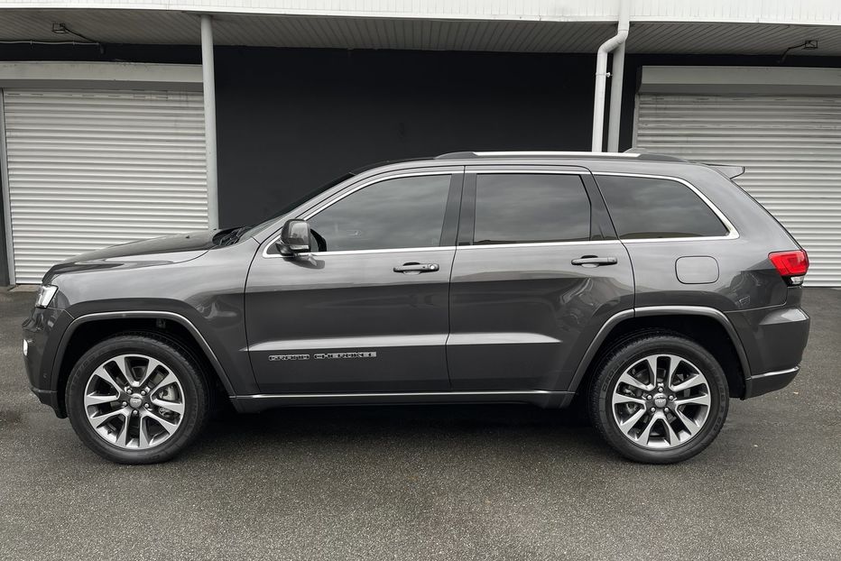 Продам Jeep Grand Cherokee Overland  2017 года в Киеве