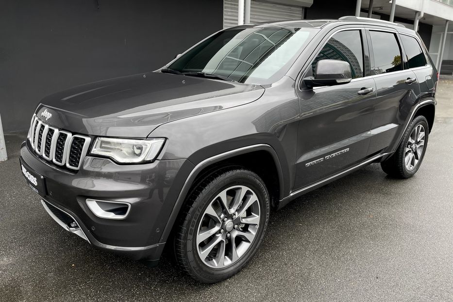 Продам Jeep Grand Cherokee Overland  2017 года в Киеве