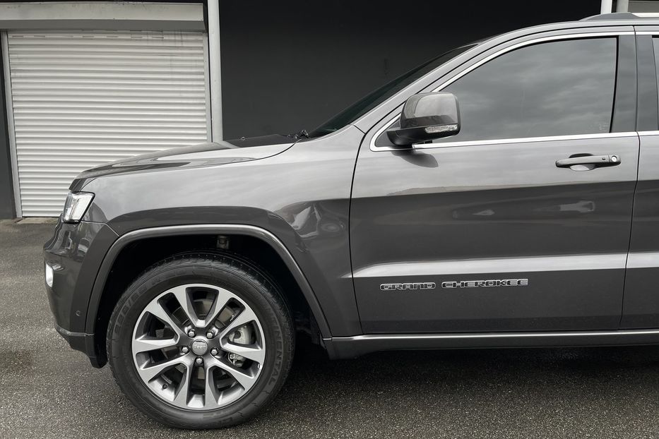 Продам Jeep Grand Cherokee Overland  2017 года в Киеве