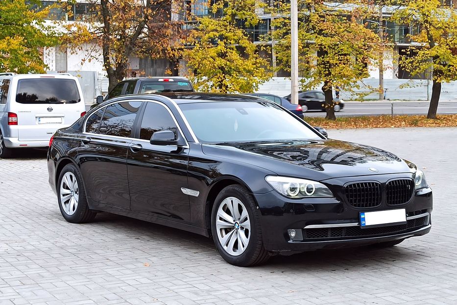 Продам BMW 740 Li Long 2009 года в Днепре