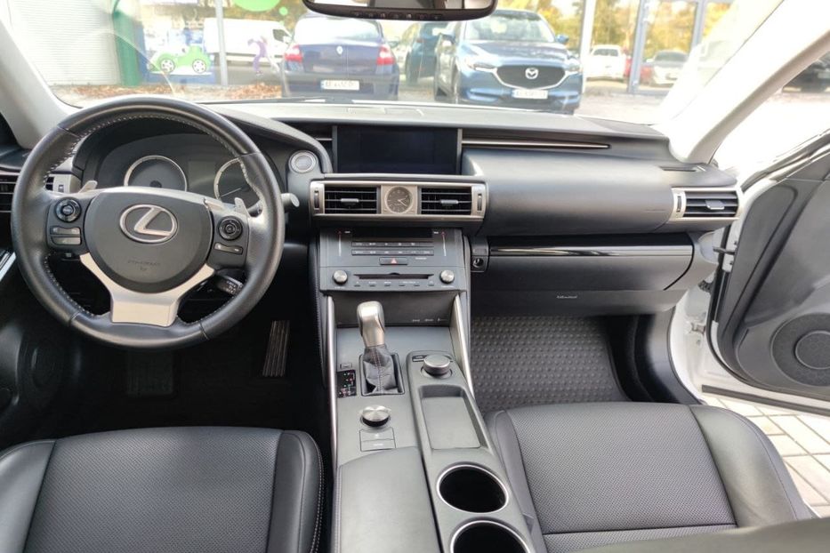 Продам Lexus IS 200 T 2016 года в Днепре
