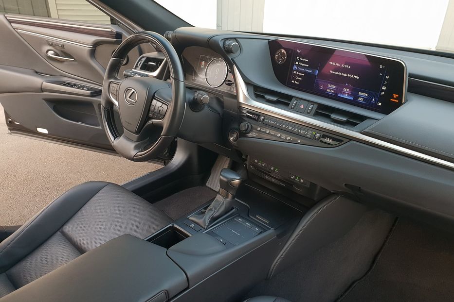 Продам Lexus ES 350 LUXURY 2019 года в Киеве