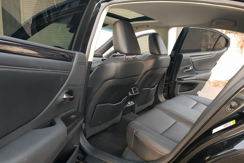 Продам Lexus ES 350 LUXURY 2019 года в Киеве