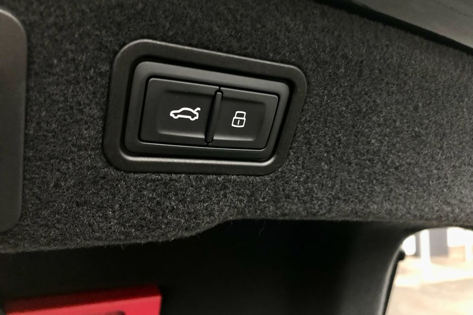 Продам Audi A8 50 TDI  Quattro  2018 года в Киеве