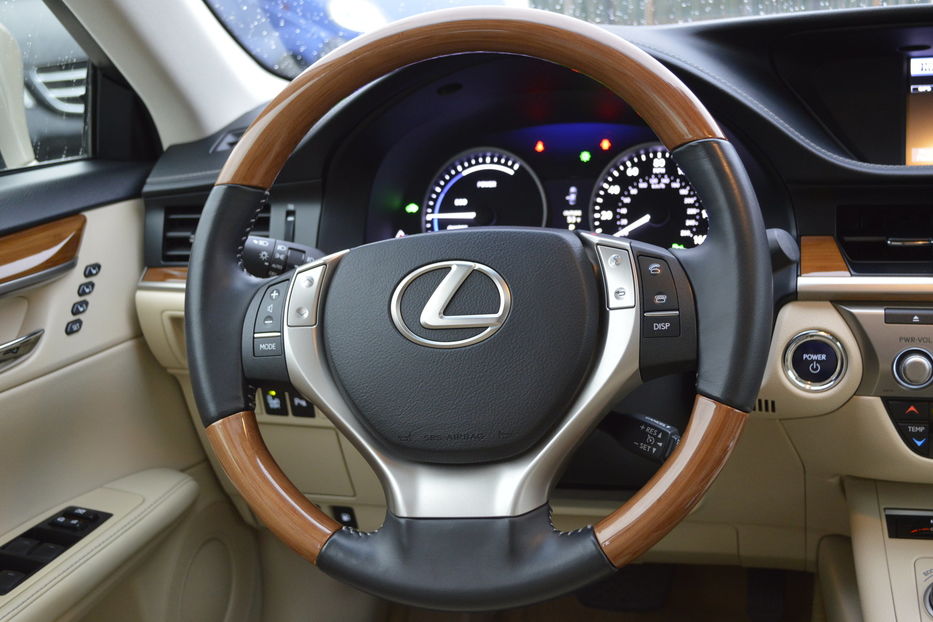 Продам Lexus ES 300 Hybrid 2012 года в Одессе