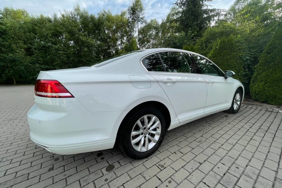 Продам Volkswagen Passat B8 Automat СЕДАН 2017 года в Львове