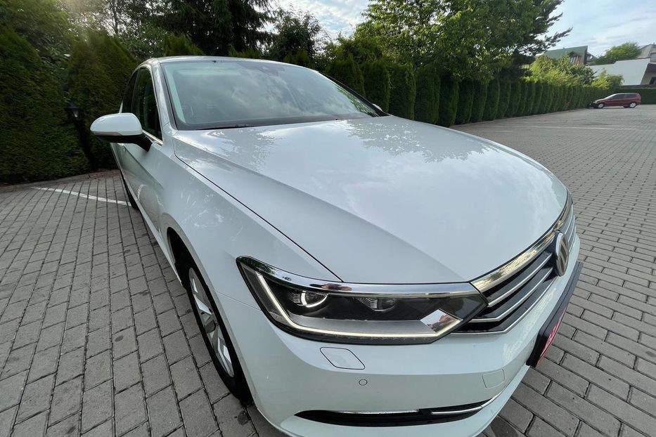 Продам Volkswagen Passat B8 Automat СЕДАН 2017 года в Львове