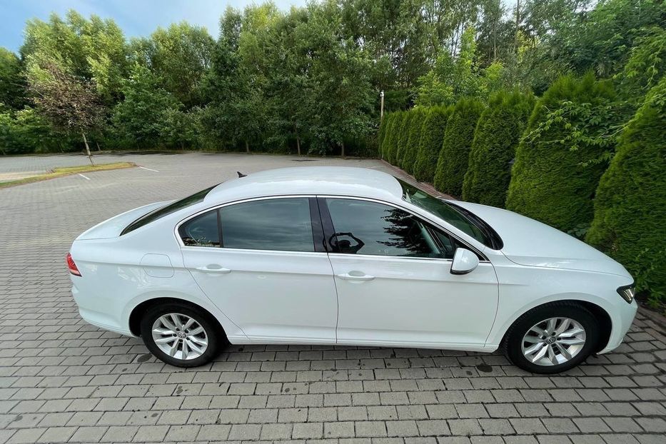 Продам Volkswagen Passat B8 Automat СЕДАН 2017 года в Львове