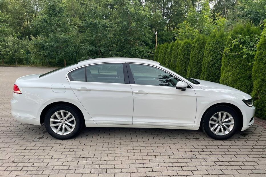 Продам Volkswagen Passat B8 Automat СЕДАН 2017 года в Львове