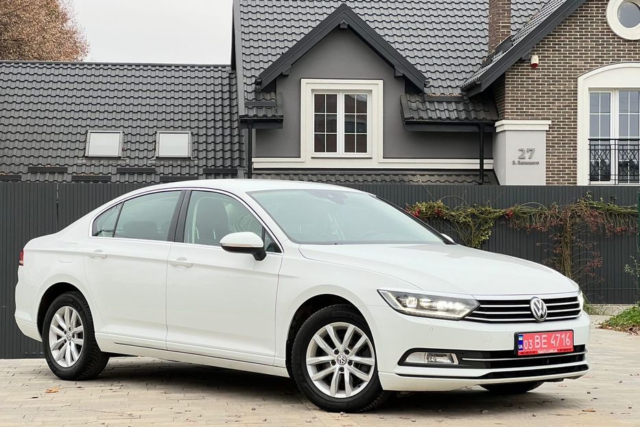 Продам Volkswagen Passat B8 Automat СЕДАН 2017 года в Львове