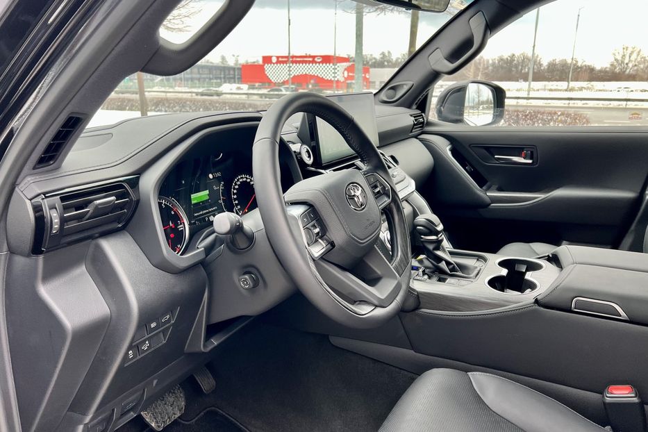Продам Toyota Land Cruiser 300 2022 года в Киеве