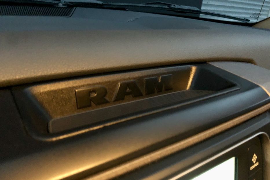 Продам Dodge RAM 1500 2017 года в Киеве