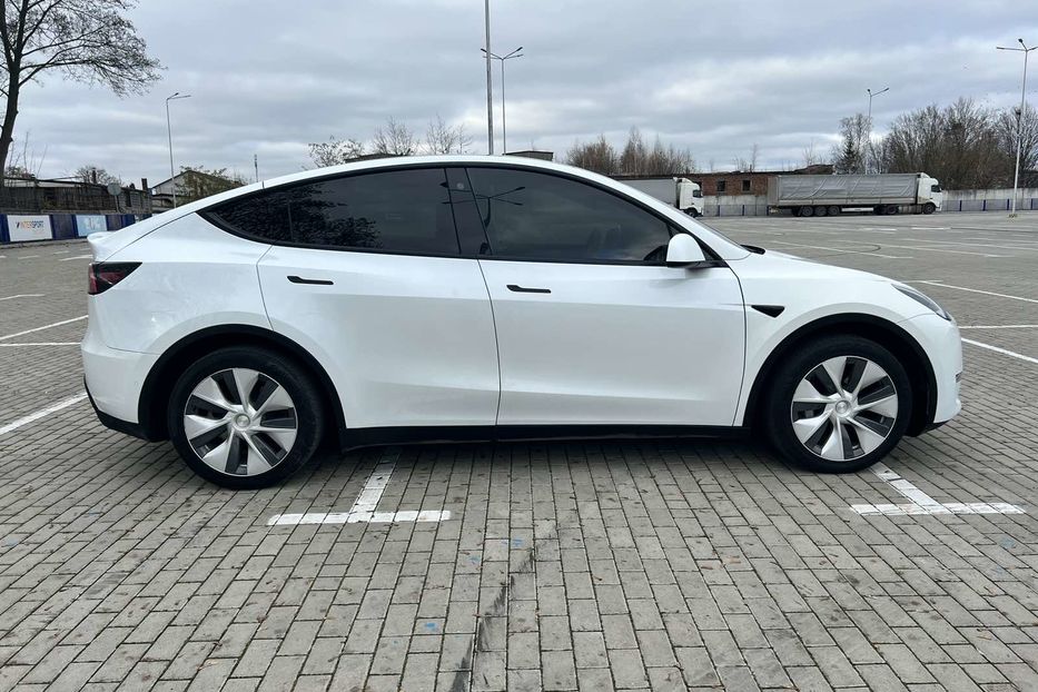 Продам Tesla Model Y 2021 года в Черновцах