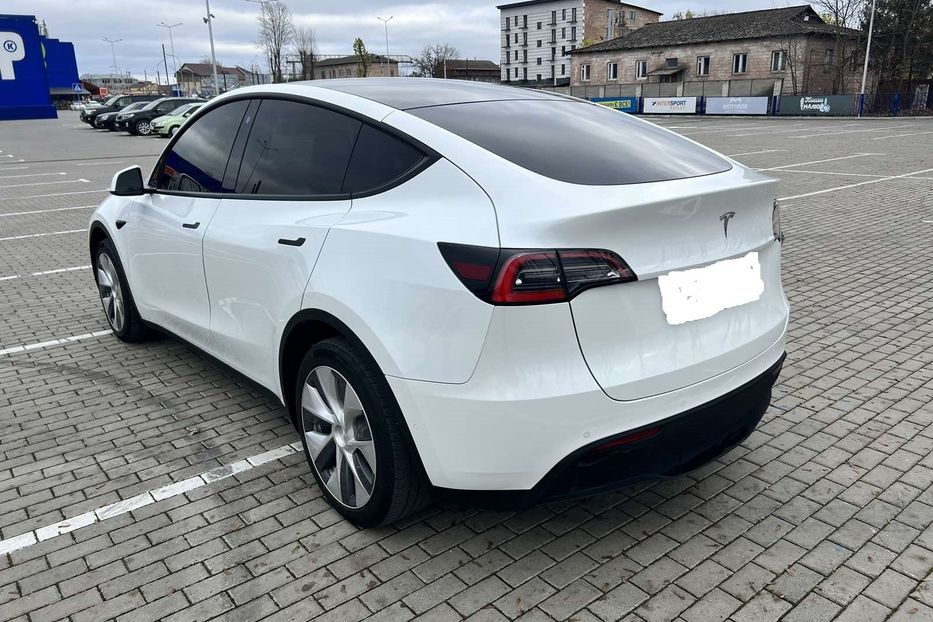 Продам Tesla Model Y 2021 года в Черновцах