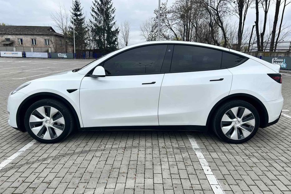 Продам Tesla Model Y 2021 года в Черновцах