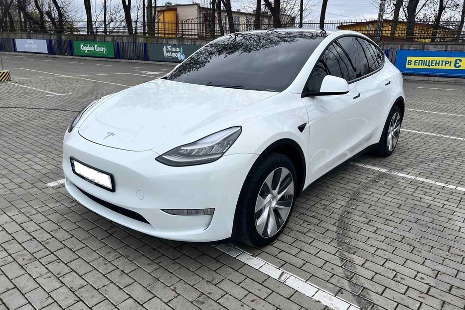 Продам Tesla Model Y 2021 года в Черновцах
