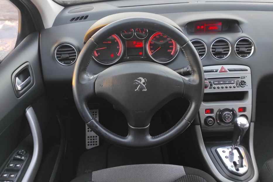 Продам Peugeot 308 2012 года в Киеве