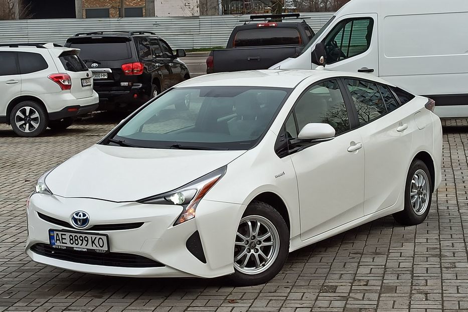 Продам Toyota Prius 2016 года в Днепре