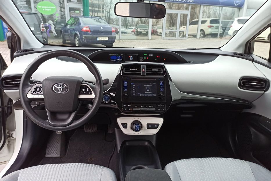 Продам Toyota Prius 2016 года в Днепре