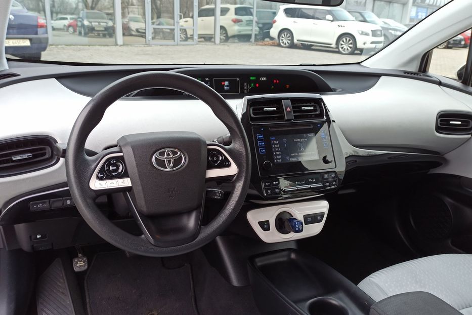 Продам Toyota Prius 2016 года в Днепре