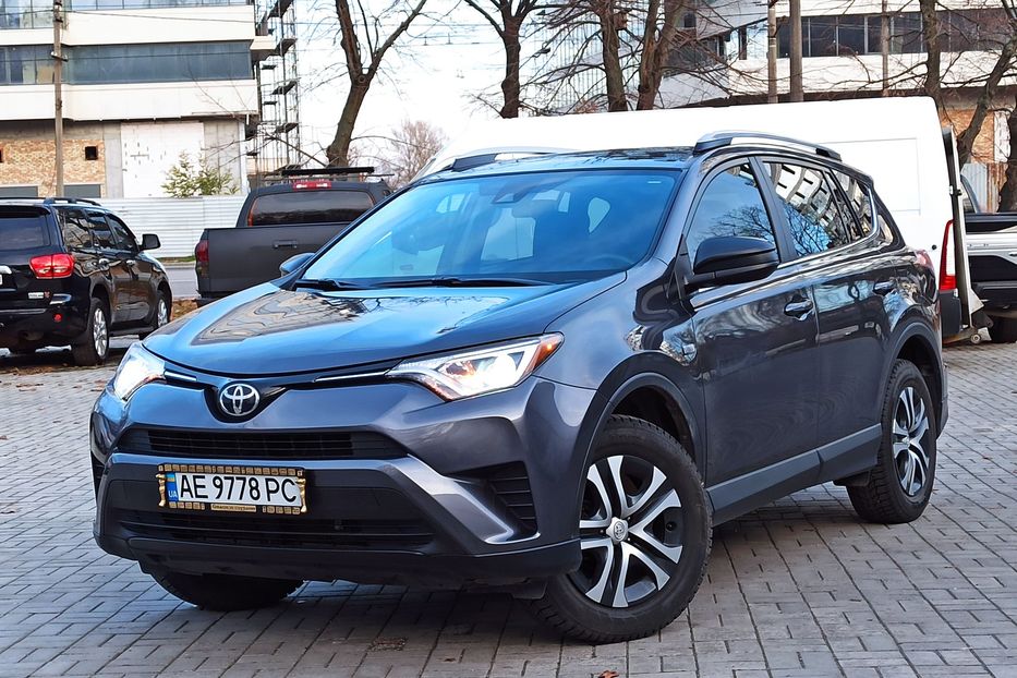 Продам Toyota Rav 4 LE 2017 года в Днепре