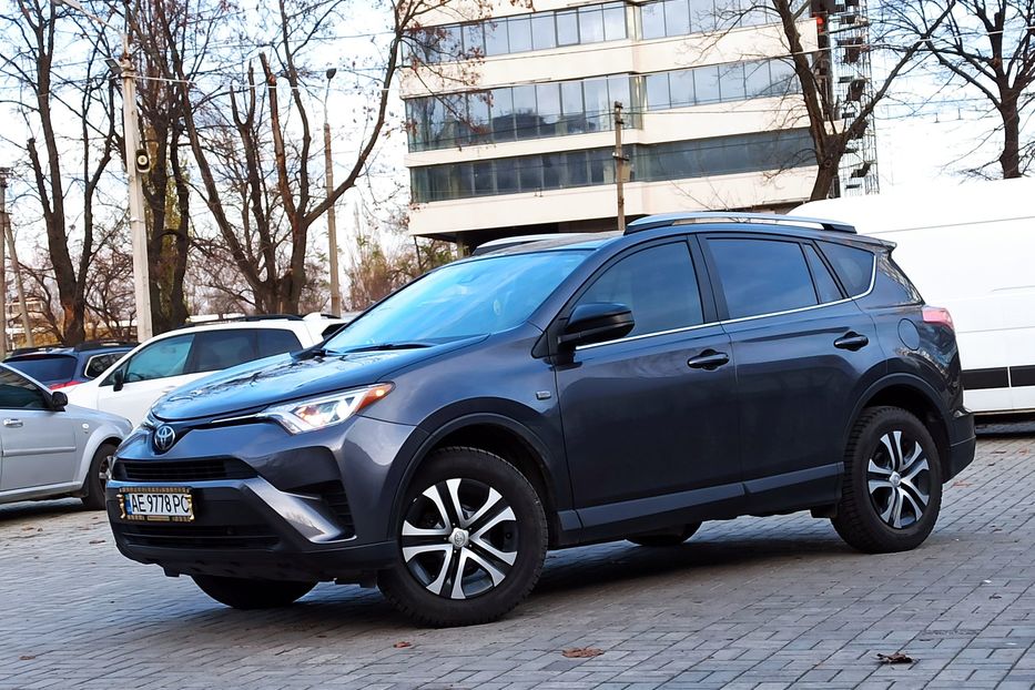 Продам Toyota Rav 4 LE 2017 года в Днепре