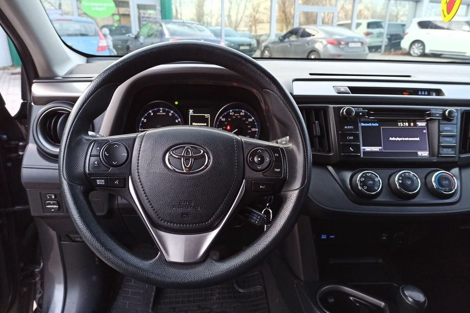 Продам Toyota Rav 4 LE 2017 года в Днепре