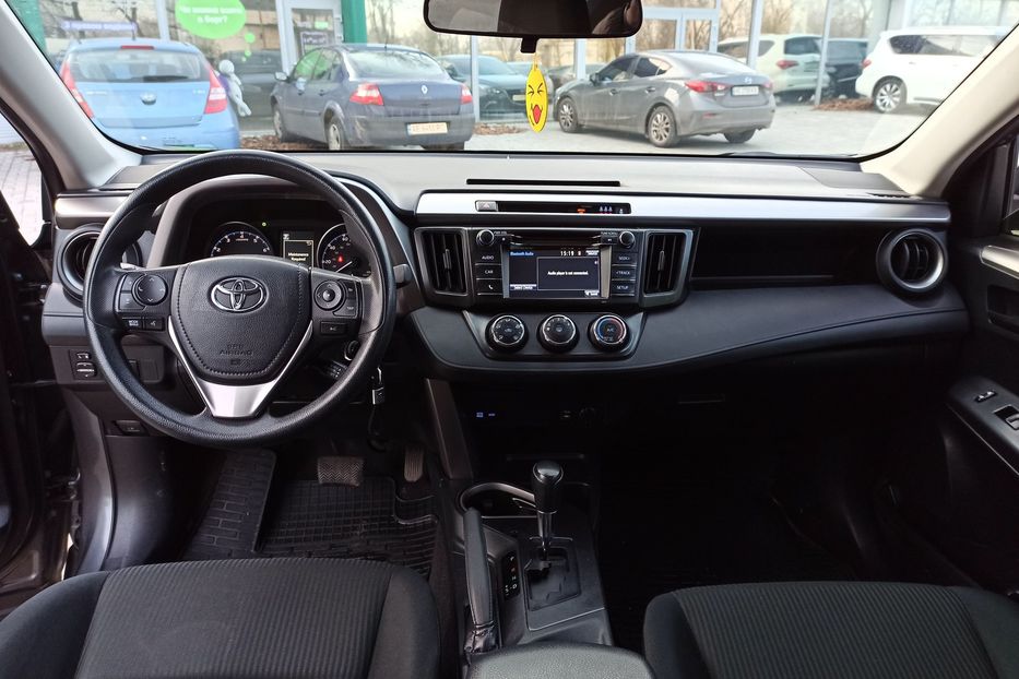 Продам Toyota Rav 4 LE 2017 года в Днепре