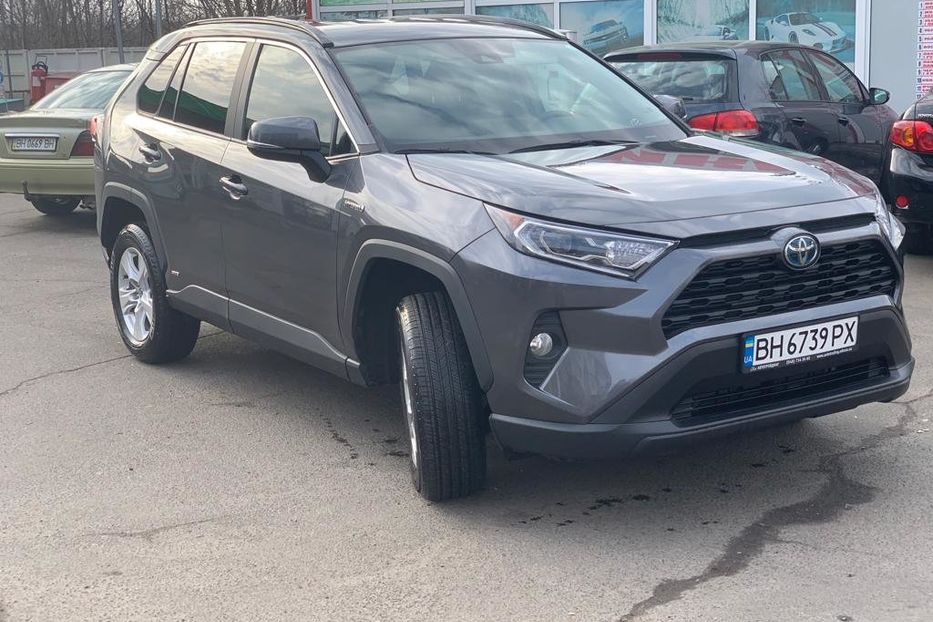 Продам Toyota Rav 4 XLE HYBRID 2021 года в Одессе