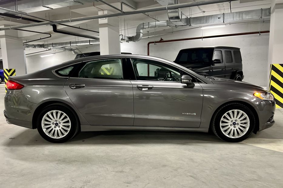 Продам Ford Fusion HYBRID  2013 года в Киеве