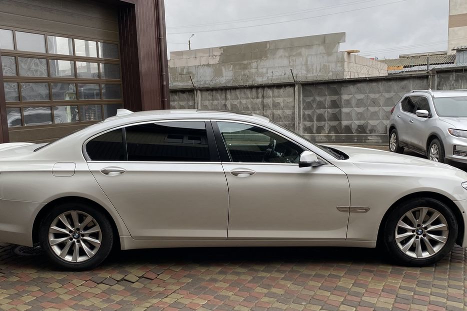 Продам BMW 740 Long 2013 года в Черновцах