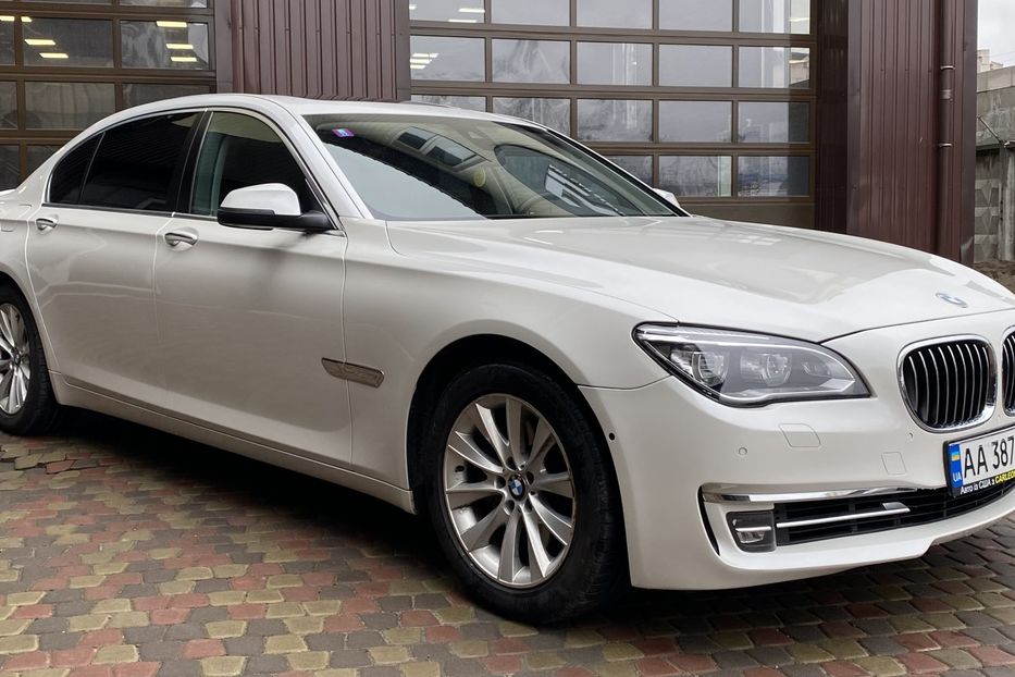 Продам BMW 740 Long 2013 года в Черновцах