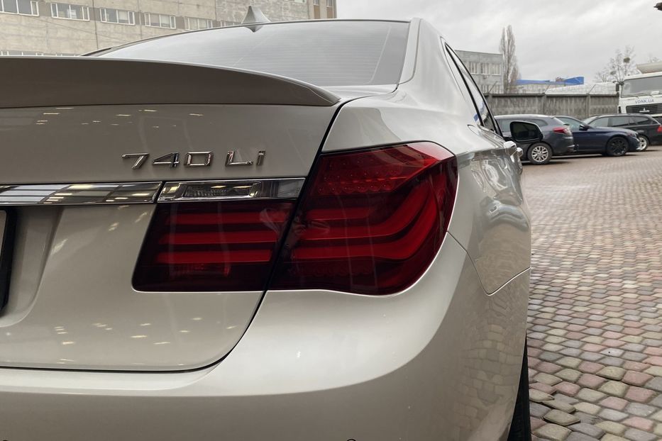 Продам BMW 740 Long 2013 года в Черновцах