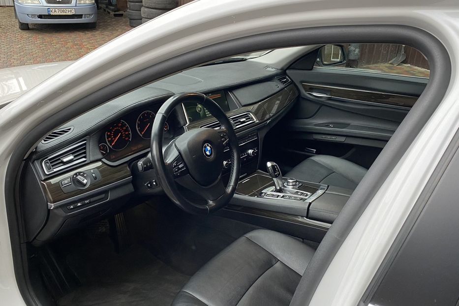 Продам BMW 740 Long 2013 года в Черновцах