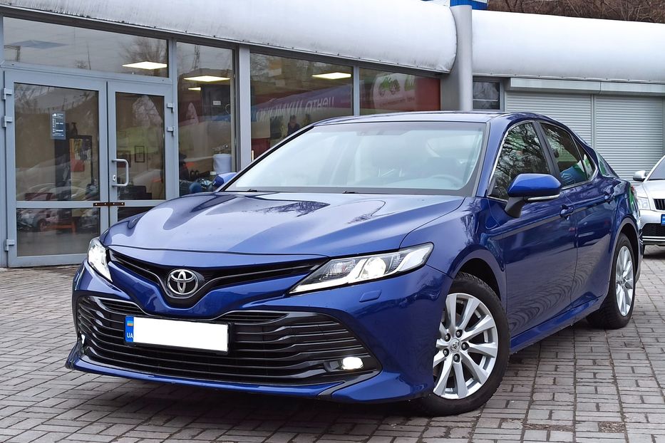 Продам Toyota Camry Elegance 2018 года в Днепре