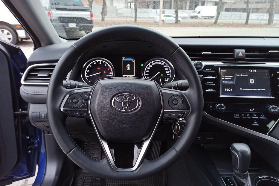Продам Toyota Camry Elegance 2018 года в Днепре