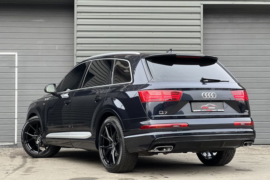 Продам Audi Q7 S-line  2016 года в Киеве