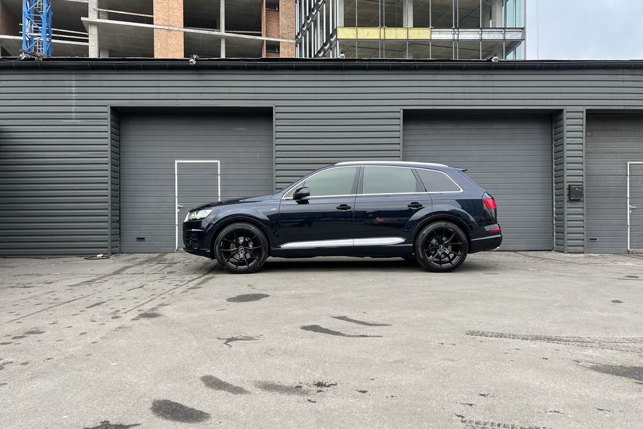 Продам Audi Q7 S-line  2016 года в Киеве