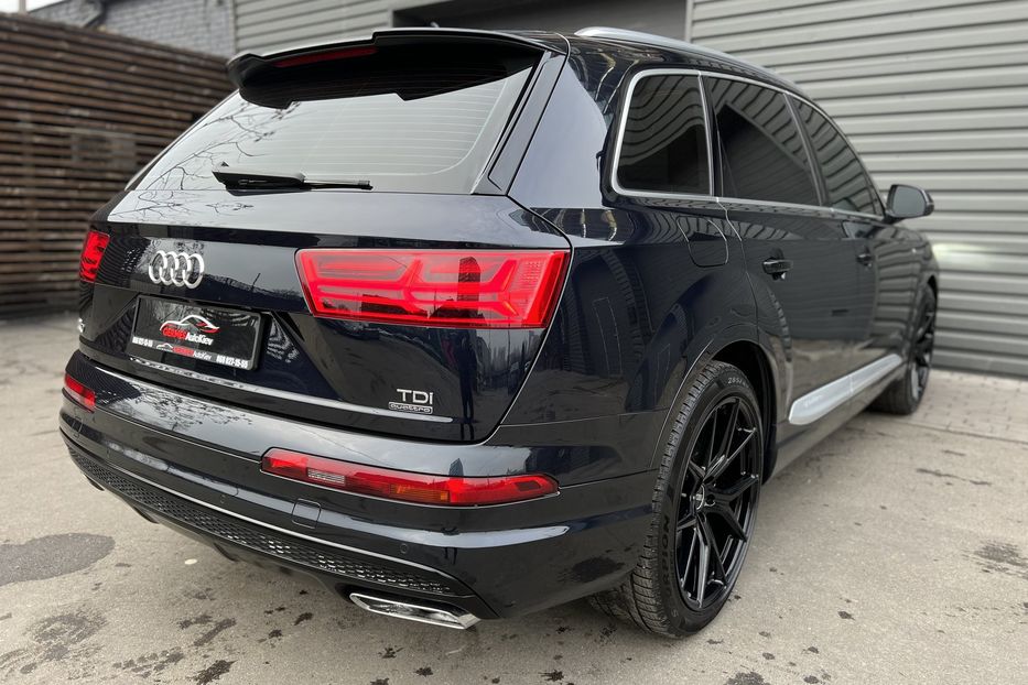 Продам Audi Q7 S-line  2016 года в Киеве