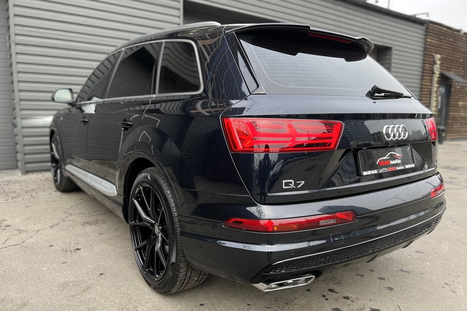 Продам Audi Q7 S-line  2016 года в Киеве