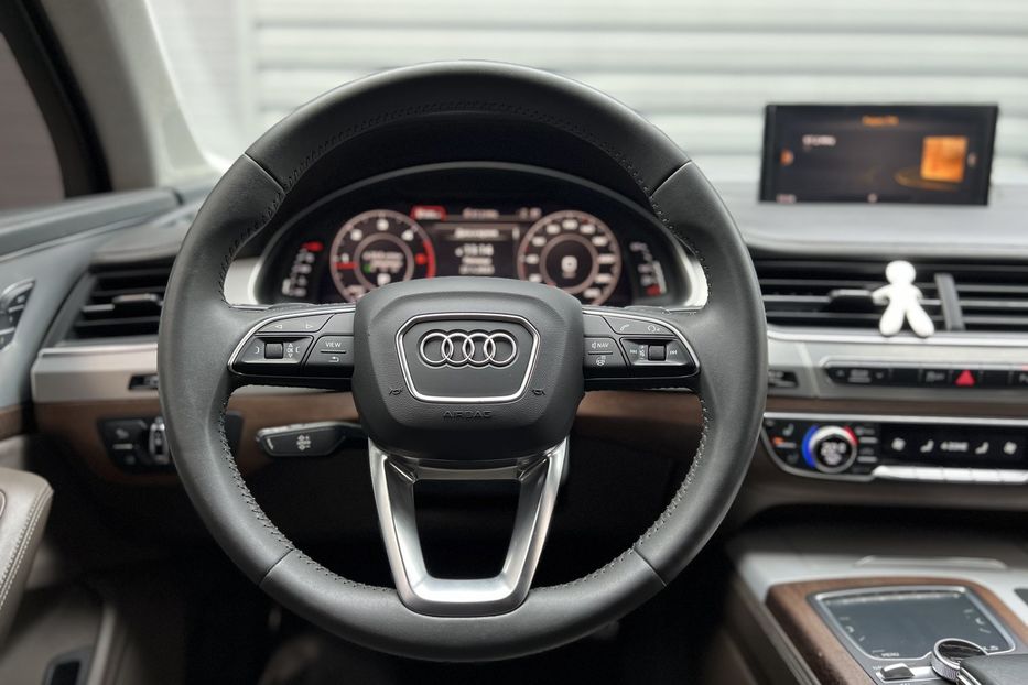 Продам Audi Q7 S-line  2016 года в Киеве