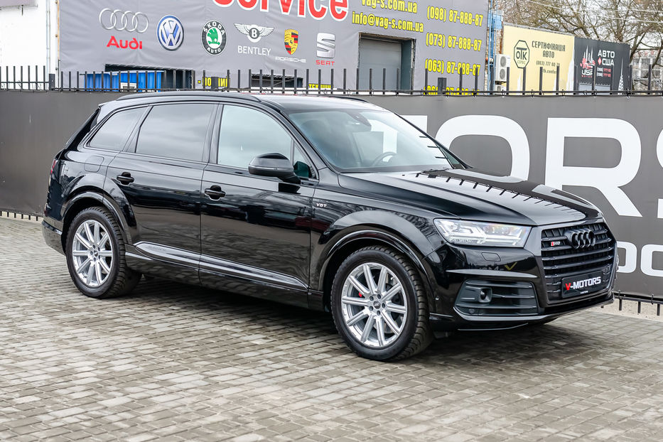 Продам Audi Q7 S Line  2017 года в Киеве