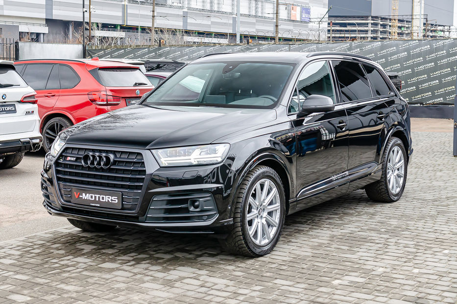 Продам Audi Q7 S Line  2017 года в Киеве