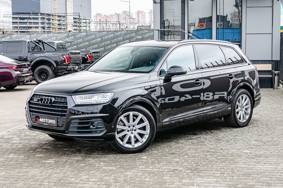 Продам Audi Q7 S Line  2017 года в Киеве