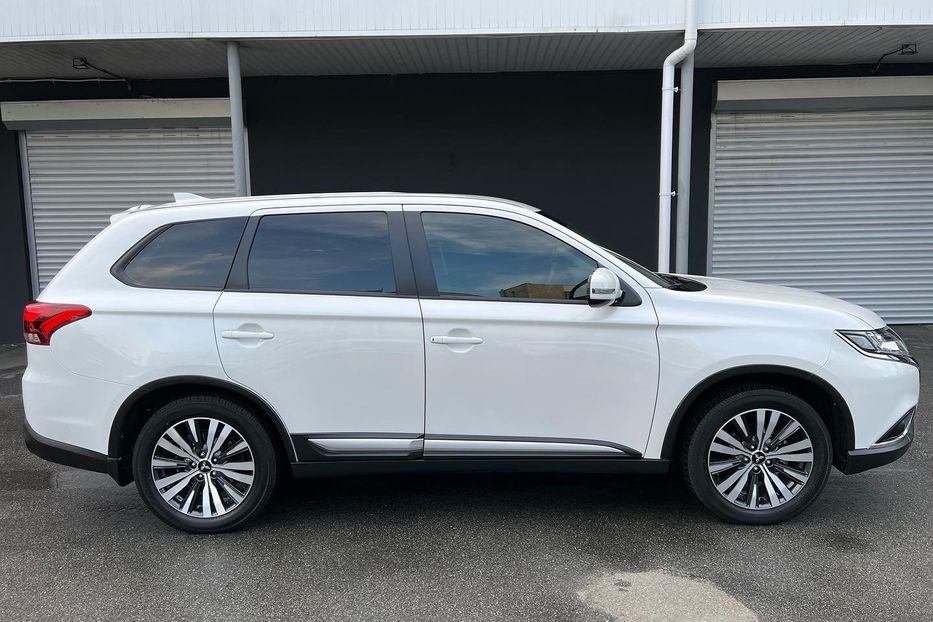 Продам Mitsubishi Outlander XL 2021 года в Киеве