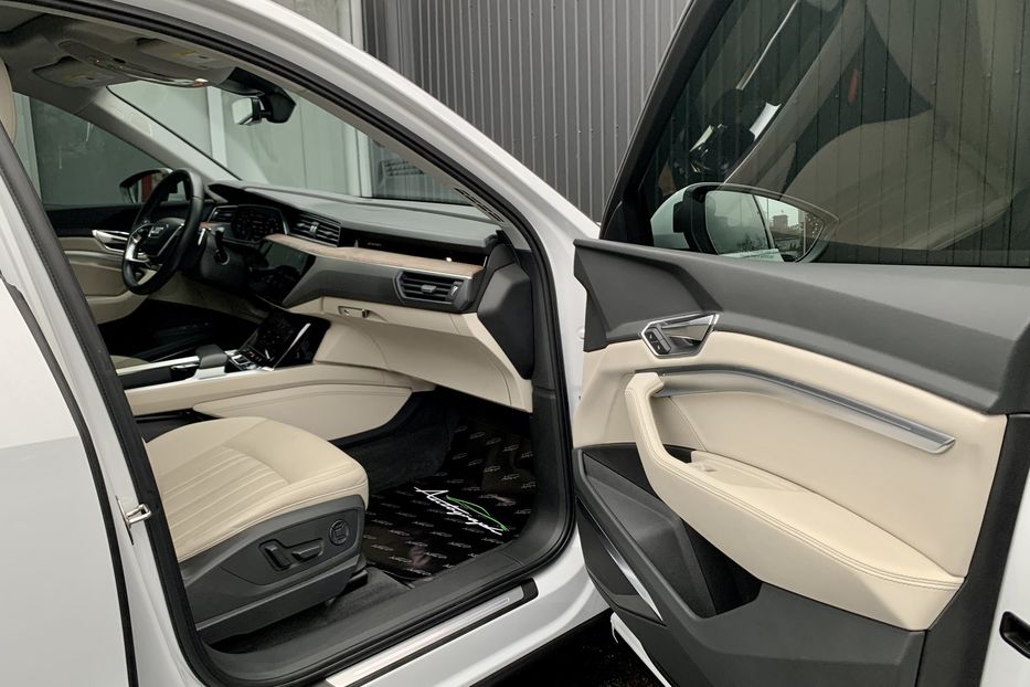 Продам Audi E-Tron Premium Plus Quattro 95 кВт 2019 года в Киеве